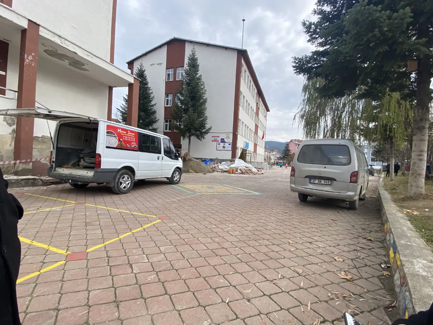 Azdavay 75. Yıl Cumhuriyet Yatılı Bölge Ortaokulu Onarım İşi 